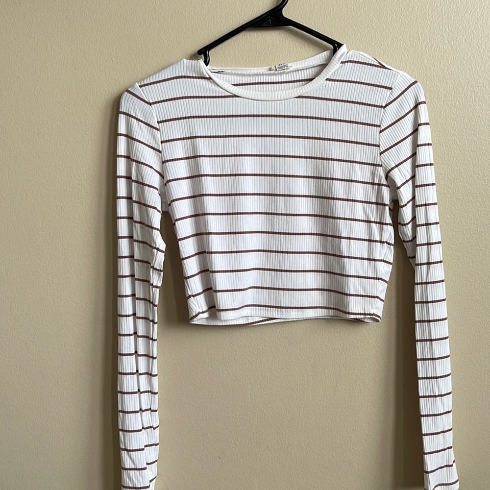 Garage Kylie king sleeve size medium worn a couple time but in good condition